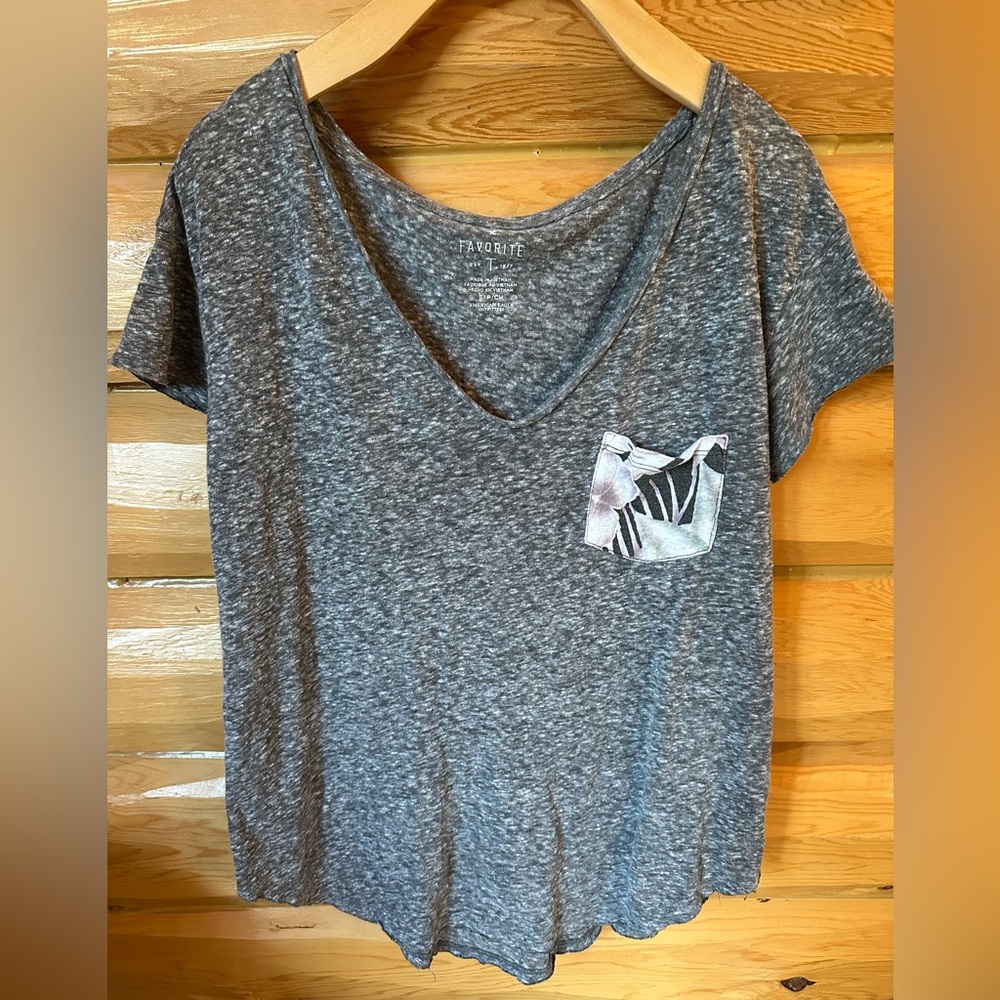 Women's American Eagle Gray V-Neck Top with Floral Pocket